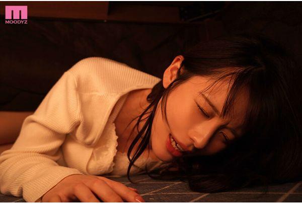 MIDA-644 Even Though My Fiancé Was Right Beside Me... During My New Year's Visit Home, My Virile Father-in-law Made Me Cum So Hard With His Aphrodisiac-fueled Fingering While We Were Under The Kotatsu... In The End, I Was So Drenched In My Own Juices That I Couldn't Even Make A Sound Throughout The House. Ayase Maria Screenshot 6