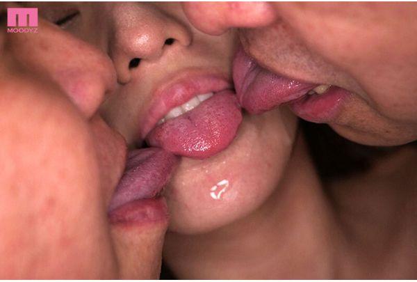 MIDA-645 Full Course Of Deep Kissing Between A Sensitive, Beautiful Girl And A Passionate Old Man - Mayu Misaki Screenshot 11