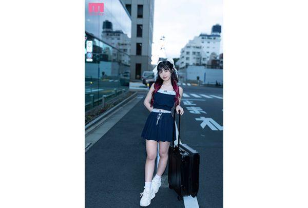 MIFD-698 A Global Sex Monster With 800 Sexual Partners Returns To Japan In An Emergency! AV Debut. She Goes Crazy In Her First Japanese Porn... Japan Was Amazing After All. Runa Tsukishiro Screenshot 1