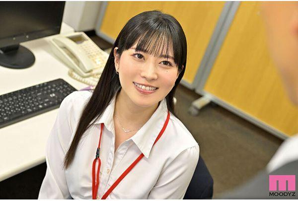 MIKR-050 An Elite Beauty In A General Position Is Confined In A Dirty Room By Her Hated, Sexually Harassing Boss. She's A Dirty Old Man Who Makes Her Cum In The Room. NTR: Fuyumi Shiraiwa Screenshot 1