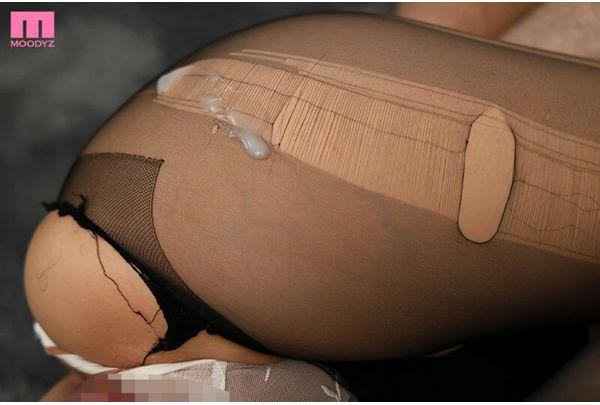 MIKR-060 Every Friday, I'm Raped By The Persistent Old Man President Of A Business Partner. He Keeps Ripping My Pantyhose And Pounding Me Until I Orgasm With His Legs Spread Wide. Screenshot 5