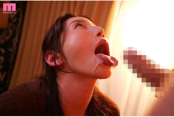 MIKR-084 Are You Sure You Want Me? I'm Just An Old Lady... Big-assed Housewife Gets Fired Up By Young, Hard Cock In A Sweaty, Cheating Part-time Job, Cumming Inside 20 Times - Aki Sasaki Screenshot 9