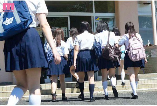 MIQD-012 The Ultimate Uniform Peek-a-Boo Screenshot 1