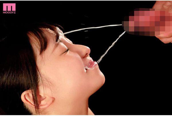 MIZD-553 Spray It All Over The Pretty Girl's Face! The Ultimate Laser Beam Facial Cumshot. Screenshot 1