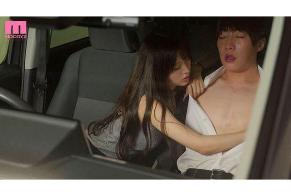 MNGS-028 "Let's Do Something Naughty With Me" My Female Boss From The Kansai Branch Office Uses Dirty Talk In Her Dialect And Teases My Nipples, Tempting Me With 20 Raw Fucks. Business Trip Reverse NTR. Rima Arai Screenshot 1