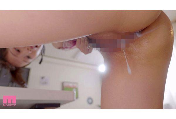 MNGS-028 "Let's Do Something Naughty With Me" My Female Boss From The Kansai Branch Office Uses Dirty Talk In Her Dialect And Teases My Nipples, Tempting Me With 20 Raw Fucks. Business Trip Reverse NTR. Rima Arai Screenshot 4