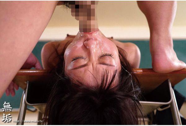 MUCD-336 Innocent Girl's Deep Throating: 4 Hours Of Painful And Pleasurable Screenshot 9