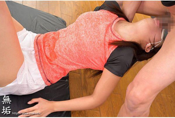 MUDR-368 National Badminton Tournament Participant! A Beautiful Girl Who Doesn't Want To Show Her Face Makes A Shocking Irrumatio Debut Wearing A Mask: Mirei Kazetani Screenshot 4