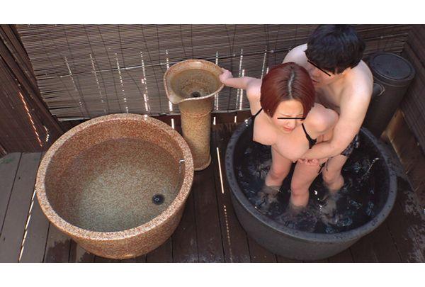MUGE-006 Hidden Camera Footage Of An Amateur Couple Having Sex In An Open-air Bath Screenshot 10