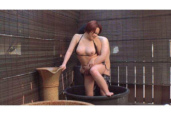 MUGE-006 Hidden Camera Footage Of An Amateur Couple Having Sex In An Open-air Bath Screenshot 11