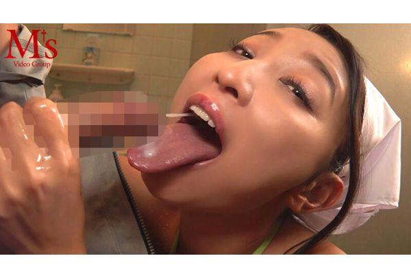 MVSD-600 She Appears In The Toilet! Her Hobby Is Fellatio! The Neighborhood's Famous Cleaning Lady Who Gives Quick Blowjobs, Yuri Honma Screenshot
