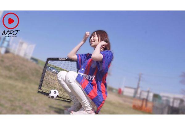 NPJS-273 This Married Woman Has Become A Pervert. A Lively Mom Who Cheers On Her Child At Soccer Practice Gets Filmed Having Sex. Screenshot 10
