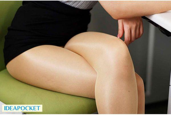 PFES-129 My Pantyhose Fetish Is Discovered And I'm Assigned To The Stocking Development Department. I Love It So Much That I Get An Erection And Can't Concentrate, So My Senior Instructor Helps Me Jerk Off With Her Beautiful Pantyhose Legs. Hono Furu Screenshot 5