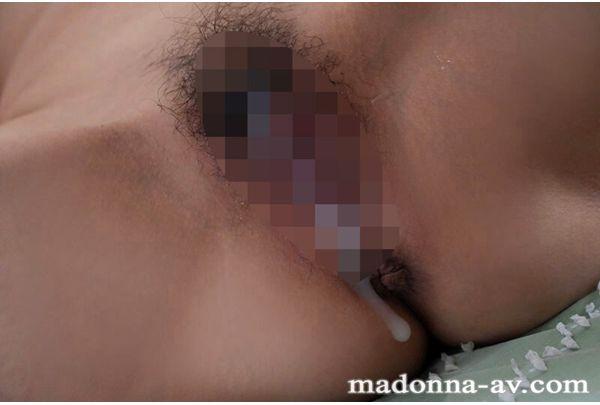 ROE-395 "In This House, Housewives Can Cum Inside Alone On Weekdays." A Married Woman Has A Mark On Her Door. When She Looks Under The Mailbox... "Daytime, Alone, Woman," "Quick Sex," And Other Dangerous Marks Are All Over The Place. Honami Hazuki Screenshot 2