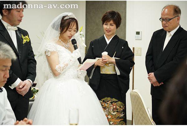 ROE-408 While Witnessing Her Daughter's Happiness... Mother Satsuki Kirioka Was Violated By Her Son-in-law At The Wedding Reception Screenshot 1