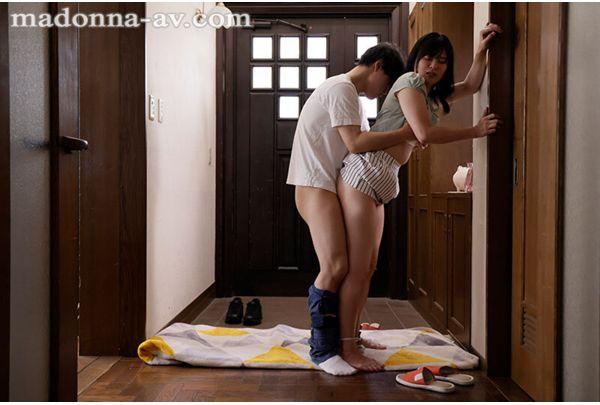 ROE-461 Now That Everyone In The Family Has Left, He Spends His Days Incestuously With His Mother. Screenshot 8