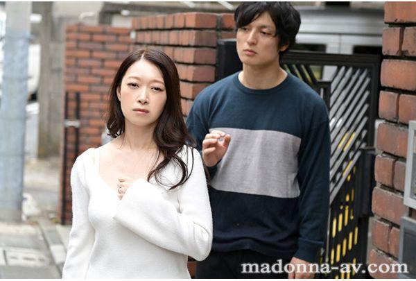 ROE-483 In The Childhood Home Where Everyone Else Has Left Home, I Spend My Days In Incestuous Relations With My Mother. - Mikumo Iroha Screenshot 1