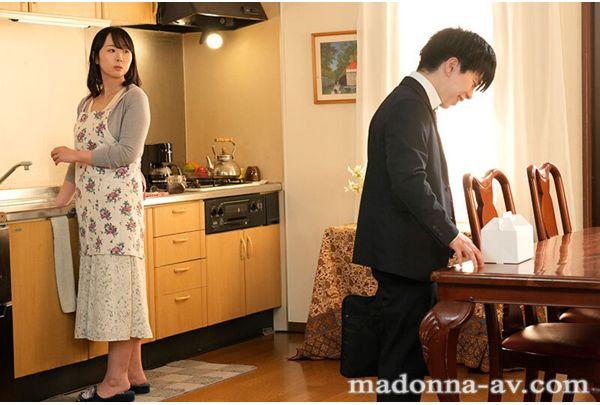 ROE-539 For 10 Years, He Has Harbored Feelings For His Mother, And Has Been Relentlessly Pursuing Her With 16 Consecutive Ejaculations Inside Her. Minami Nakajima Screenshot 1