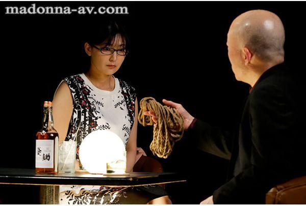 ROE-547 Touko Yoshinaga Awakens Her Masochistic Side Through Bondage. I Was Just An Ordinary Housewife, But Guided By The Entangled Hemp Rope, I Reclaimed My Femininity. Screenshot 3