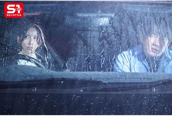 SNOS-255 Alone With My Strong-willed, Blue-collar Boss In A Shed Where We Took Shelter During A Torrential Downpour, I Felt Her Femininity In My Body, Drenched In Rain And Sweat, And We Devoured Each Other Instinctively Until Morning. Screenshot 9