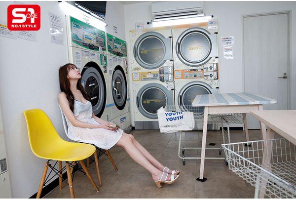 SNOS-283 Kaede Fua, A Sexy Woman Who Appears At The Laundromat On Rainy Days, Leaves Her Body Completely Defenseless And Vulnerable Until Her Laundry Is Finished. Screenshot 9