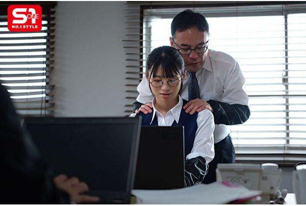 SNOS-380 A Plain Office Lady's Hidden Erotic Body Is Discovered By Her Creepy Middle-aged Boss... Forced To Share A Room On A Business Trip, She Is Subjected To Brutal Sexual Harassment That Unexpectedly Awakens Her Inner Nymphomaniac! A Night Of Drenched Orgasms And Gushing Fluids. Hinagata Mikuru Screenshot 1
