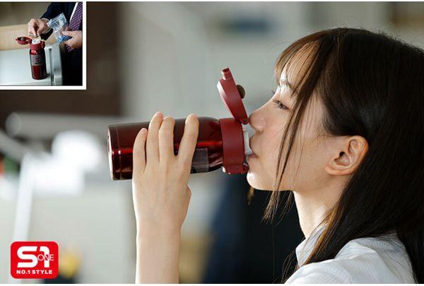 SONE-747 A New Office Lady Who Was Hired Because Of Her Looks Is Secretly Given Aphrodisiacs By Her Boss Who Sexually Harasses Her, And On The Day She Accompanies Him On A Business Trip, She Explodes With Arousal! She Can't Help Wanting A Disgusting Penis. Marin Mita Screenshot 5