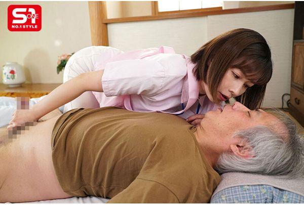 SONE-829 A Caring Married Woman Caregiver Uses Her Pussy To Help The Lewd Elderly People Who Flock To Her Breasts Ejaculate In A Huge Orgy - Okuda Saki Screenshot 6