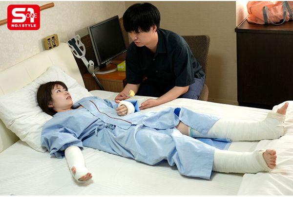 SONE-881 A Story About A Married Woman With Injured Arms And Legs Who Is Cared For By Her Husband's Younger Brother With Ulterior Motives - Saki Okuda Screenshot 1