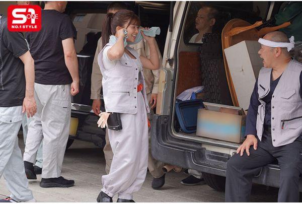 SONE-954 New Employee, Almost Old Enough To Be My Daughter, Is The Only Woman On A Company Trip For A Workplace Full Of Middle-aged Men! After This, She Is Spied On In The Bath, Given An Aphrodisiac, And All The Employees Have Their Dicks Inserted. Kawagoe Niko Screenshot 3