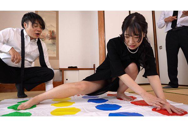 SORA-650 The Second Wife Of The Struggling Founding Family Is Repeatedly Forced To Wet Herself During Party Games, And Is Raped All Night Long By A Stupid Dick That Gets Excited, Making The Squirting, Hairy Widow, Sara Isshiki, Orgasm Like Crazy. Screenshot 12