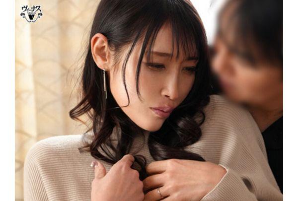 VEC-787 Bringing A Beautiful Married Woman Who Works At My Part-time Job Home For Unprotected Sex - Honami Hazuki Screenshot 7
