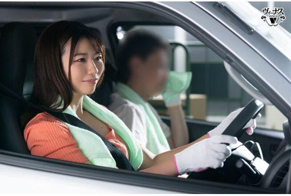 VEMA-260 A Married Woman Who Loves Car Sex Delivers Packages And Satisfies Her Sexual Desires As A Skilled Fellatio-professional Delivery Driver, Mizuki Kaori. Screenshot 6
